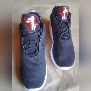 Wmns Air Max Motion 2 'Black Barely Rose'Wmns Air Max Motion 2 'Black Barely Ro